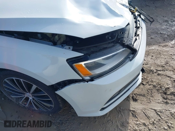 2015 Volkswagen Jetta SE with VIN 3VWD17AJ5FM417387, listed as a IAAI auction lot 41844455 with 106,939 mi miles and . Bid and sale history available at DreamBid. Image 14.