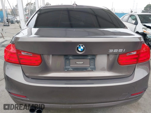 2012 BMW 3 Series 328i z VIN WBA3C1C55CA696853, wystawiony jako IAAI lot #41870826 z przebiegiem 215 613 mil mil oraz . Historia ofert i sprzedaży dostępna na DreamBid. Obrazek 16.