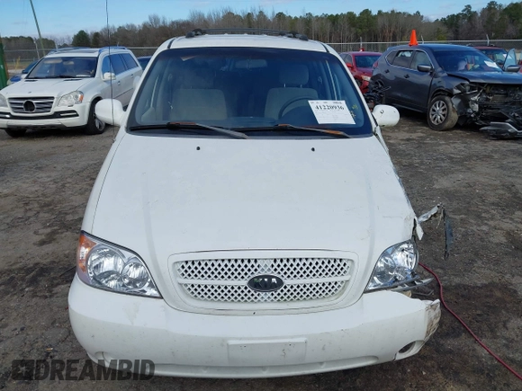2005 Kia Sedona LX with VIN KNDUP132356708456, listed as a IAAI auction lot 41220936 with 172,960 mi miles. Bid and sale history available at carsss.com. Image 12.