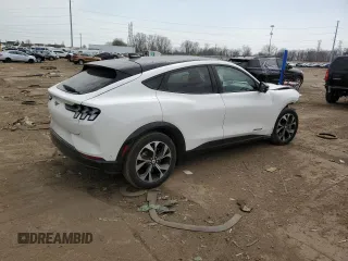 2023 Ford Mustang Mach-E Premium z VIN 3FMTK3SU0PMB07724, wystawiony jako Copart lot #53425525 z przebiegiem 7225 mil mil oraz Tytuł czysty. Historia ofert i sprzedaży dostępna na DreamBid. Obrazek 3.