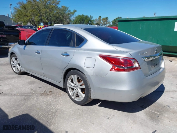 2013 Nissan Altima 3.5 SL with VIN 1N4BL3AP5DC197111, listed as a IAAI auction lot 41824202 with 118,406 mi miles. Bid and sale history available at carsss.com. Image 3.