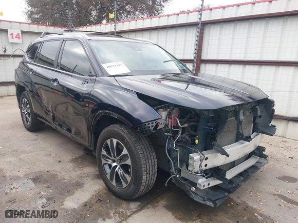 2023 Toyota Highlander L with VIN 5TDKDRBH7PS012979, listed as a IAAI auction lot 40931385 with 69,613 mi miles. Bid and sale history available at carsss.com. Image 1.