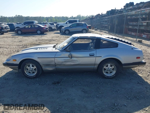 1983 Datsun 280ZX z VIN JN1HZ04S3DX562060, wystawiony jako IAAI lot #42063701 z przebiegiem 35 754 mil mil oraz . Historia ofert i sprzedaży dostępna na DreamBid. Obrazek 14.