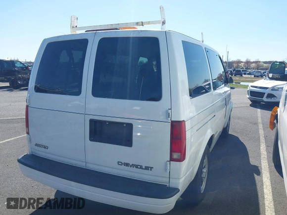 2003 Chevrolet Astro with VIN 1GNDM19X43B100114, listed as a IAAI auction lot 41898727 with 130,473 mi miles. Bid and sale history available at carsss.com. Image 4.