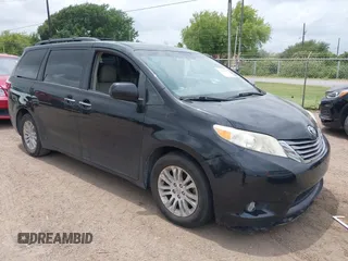 2017 Toyota Sienna XLE Auto Access Seat z VIN 5TDYZ3DC9HS875505, wystawiony jako IAAI lot #42101924 z przebiegiem Nie podano mil oraz . Historia ofert i sprzedaży dostępna na DreamBid. Obrazek 1.