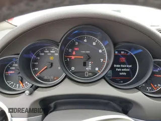 2017 Porsche Cayenne z VIN WP1AA2A24HKA81225, wystawiony jako Copart lot #55251585 z przebiegiem 80 828 mil mil oraz Szkoda całkowita • Salvage title. Historia ofert i sprzedaży dostępna na DreamBid. Obrazek 9.