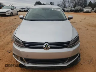 2014 Volkswagen Jetta SE z VIN 3VWD07AJ8EM238827, wystawiony jako Copart lot #43576355 z przebiegiem 87 159 mil mil oraz Szkoda całkowita • Salvage title. Historia ofert i sprzedaży dostępna na DreamBid. Obrazek 5.