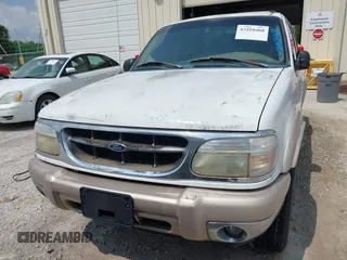 2000 Ford Explorer Eddie Bauer с VIN 1FMDU64E5YZB10754, выставлен на аукционе IAAI как лот 42410468 с пробегом 209 690 миль миль и . История ставок и продаж доступна на DreamBid. Изображение 6.