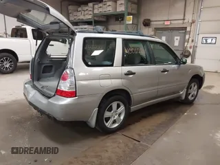 2006 Subaru Forester 2.5 X with VIN JF1SG636X6H712880, listed as a IAAI auction lot 40062211 with 127,537 mi miles. Bid and sale history available at carsss.com. Image 4.