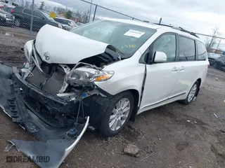 2015 Toyota Sienna XLE with VIN 5TDYK3DC1FS527196, listed as a IAAI auction lot 41850596 with 1 mi miles. Bid and sale history available at carsss.com. Image 17.