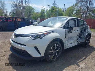 2018 Toyota C-HR XLE z VIN NMTKHMBX2JR026180, wystawiony jako IAAI lot #42156129 z przebiegiem 77 795 mil mil oraz . Historia ofert i sprzedaży dostępna na DreamBid. Obrazek 2.