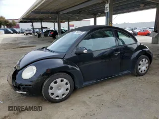 2010 Volkswagen New Beetle Coupe with VIN 3VWPG3AG8AM036554, listed as a Copart auction lot 52403365 with 138,857 mi miles and Salvage Title. Bid and sale history available at carsss.com. Image 1.