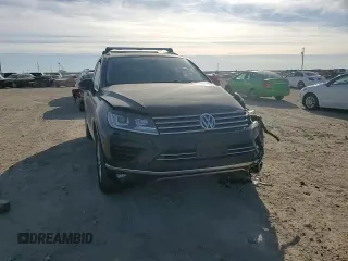 2016 Volkswagen Touareg Sport with VIN WVGEF9BP9GD010964, listed as a Copart auction lot 85800844 with 157,563 mi miles and Salvage Title. Bid and sale history available at DreamBid. Image 12.
