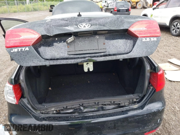 2013 Volkswagen Jetta SE z VIN 3VWDP7AJXDM289031, wystawiony jako IAAI lot #42325596 z przebiegiem 157 774 mil mil oraz . Historia ofert i sprzedaży dostępna na DreamBid. Obrazek 6.