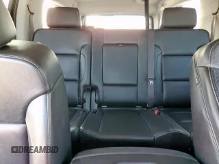 2016 Chevrolet Suburban LT z VIN 1GNSKHKC5GR217078, wystawiony jako Copart lot #61842825 z przebiegiem 221 198 mil mil oraz Czysty tytuł • Clean title. Historia ofert i sprzedaży dostępna na DreamBid. Obrazek 10.