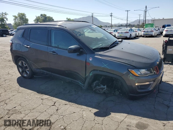2018 Jeep Compass Trailhawk z VIN 3C4NJDDB0JT130449, wystawiony jako Copart lot #57486015 z przebiegiem 87 318 mil mil oraz Szkoda całkowita • Salvage title. Historia ofert i sprzedaży dostępna na DreamBid. Obrazek 4.
