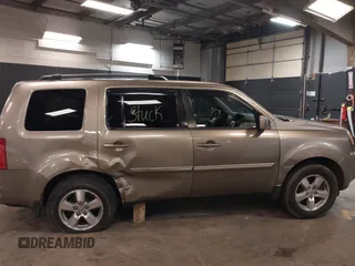 2009 Honda Pilot EX-L with VIN 5FNYF48639B011686, listed as a IAAI auction lot 41958353 with 155,382 mi miles and . Bid and sale history available at carsss.com. Image 13.