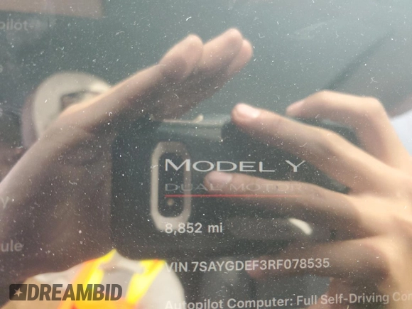 2024 Tesla Model Y Performance z VIN 7SAYGDEF3RF078535, wystawiony jako Copart lot #45749495 z przebiegiem 8 852 mil mil oraz Szkoda całkowita • Salvage title. Historia ofert i sprzedaży dostępna na DreamBid. Obrazek 9.
