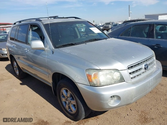 2004 Toyota Highlander with VIN JTEDP21A040012490, listed as a IAAI auction lot 41626841 with 338,055 mi miles. Bid and sale history available at carsss.com. Image 1.