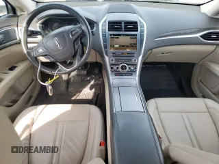 2018 Lincoln MKZ Select z VIN 3LN6L5D90JR628225, wystawiony jako Copart lot #54855245 z przebiegiem 56 292 mil mil oraz Szkody całkowita. Historia ofert i sprzedaży dostępna na DreamBid. Obrazek 8.
