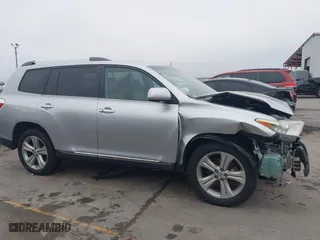 2013 Toyota Highlander Limited with VIN 5TDYK3EH0DS125189, listed as a IAAI auction lot 41077368 with 113,564 mi miles. Bid and sale history available at carsss.com. Image 14.