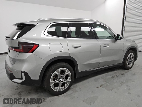 2023 BMW X1 xDrive28i with VIN WBX73EF00P5X84545, listed as a Copart auction lot 49742915 with 26,905 mi miles and Clean Title. Bid and sale history available at DreamBid. Image 3.