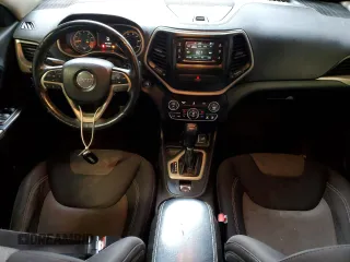 2014 Jeep Cherokee Latitude z VIN 1C4PJLCS0EW206742, wystawiony jako Copart lot #55797795 z przebiegiem 153 695 mil mil oraz Czysty tytuł • Clean title. Historia ofert i sprzedaży dostępna na DreamBid. Obrazek 8.