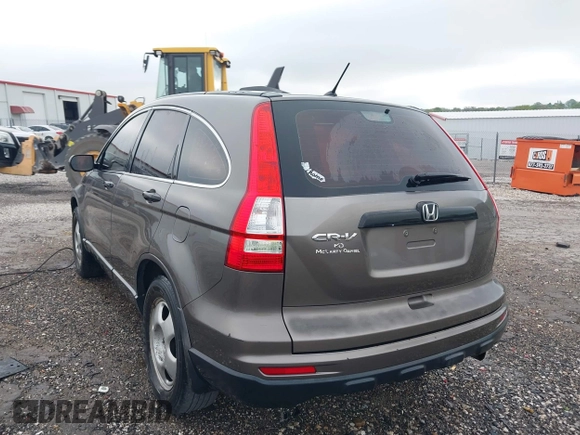 2010 Honda CR-V LX z VIN 5J6RE3H38AL000217, wystawiony jako IAAI lot #42051176 z przebiegiem 221 590 mil mil oraz . Historia ofert i sprzedaży dostępna na DreamBid. Obrazek 3.