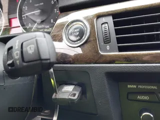 2009 BMW 3 Series 328i с VIN WBAWV13529P122255, выставлен на аукционе IAAI как лот 42503796 с пробегом 104 850 миль миль и . История ставок и продаж доступна на DreamBid. Изображение 11.