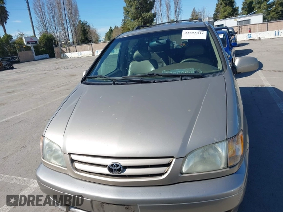 2001 Toyota Sienna LE with VIN 4T3ZF13C01U381668, listed as a IAAI auction lot 41653318 with 272,317 mi miles. Bid and sale history available at carsss.com. Image 6.
