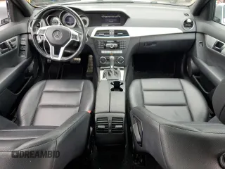 2013 Mercedes-Benz C 300 Sport z VIN WDDGF8AB9DR283386, wystawiony jako Copart lot #58867615 z przebiegiem 117 572 mil mil oraz Szkoda całkowita • Salvage title. Historia ofert i sprzedaży dostępna na DreamBid. Obrazek 8.
