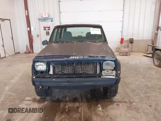 1996 Jeep Cherokee SE z VIN 1J4FJ28S8TL200825, wystawiony jako IAAI lot #42513038 z przebiegiem 226 914 mil mil oraz . Historia ofert i sprzedaży dostępna na DreamBid. Obrazek 6.