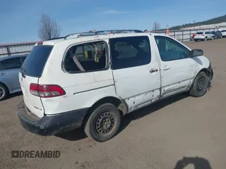 2001 Toyota Sienna LE with VIN 4T3ZF13C51U382556, listed as a IAAI auction lot 41744836 with 226,221 mi miles. Bid and sale history available at carsss.com. Image 4.