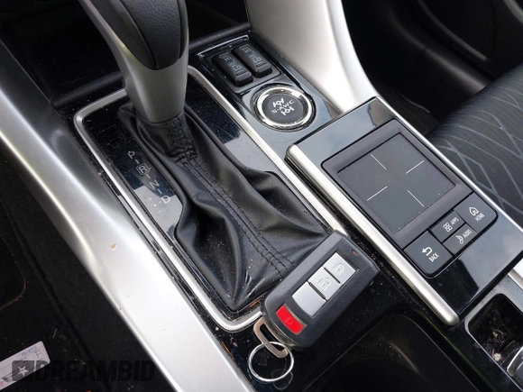 2019 Mitsubishi Eclipse Cross SE z VIN JA4AT5AA2KZ001126, wystawiony jako IAAI lot #41769653 z przebiegiem 65 699 mil mil oraz . Historia ofert i sprzedaży dostępna na DreamBid. Obrazek 11.