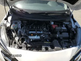 2025 Nissan Versa SV z VIN 3N1CN8EV1SL817021, wystawiony jako Copart lot #58667985 z przebiegiem 14 085 mil mil oraz Szkoda całkowita • Salvage title. Historia ofert i sprzedaży dostępna na DreamBid. Obrazek 11.