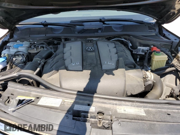2015 Volkswagen Touareg Lux z VIN WVGEP9BP2FD006802, wystawiony jako Copart lot #52291965 z przebiegiem 122 787 mil mil oraz Szkoda całkowita • Salvage title. Historia ofert i sprzedaży dostępna na DreamBid. Obrazek 13.