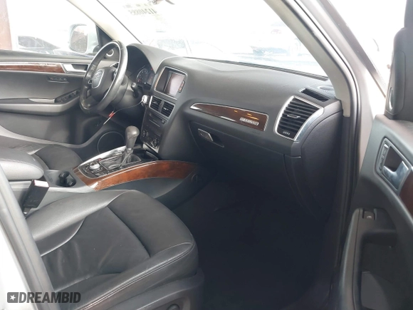 2011 Audi Q5 3.2L Premium Plus with VIN WA1DKAFPXBA063247, listed as a IAAI auction lot 41240885 with 110,412 mi miles. Bid and sale history available at carsss.com. Image 5.