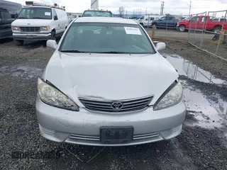 2006 Toyota Camry STD z VIN 4T1BE32K86U157718, wystawiony jako IAAI lot #41805465 z przebiegiem 327 299 mil mil oraz . Historia ofert i sprzedaży dostępna na DreamBid. Obrazek 12.