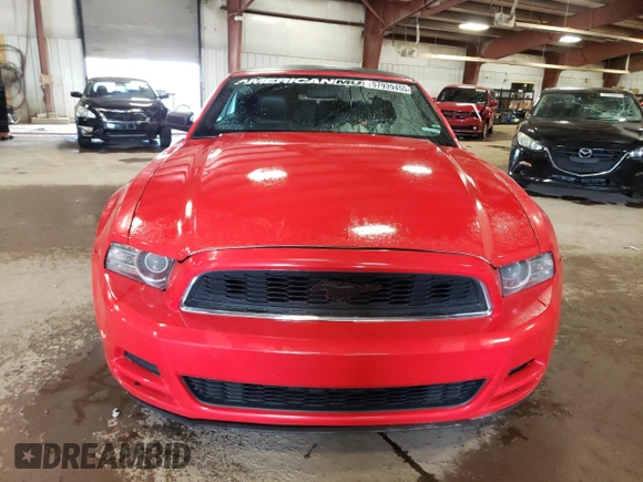 2013 Ford Mustang V6 z VIN 1ZVBP8EM2D5234080, wystawiony jako Copart lot #57939455 z przebiegiem 214 097 mil mil oraz Czysty tytuł • Clean title. Historia ofert i sprzedaży dostępna na DreamBid. Obrazek 5.