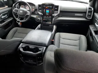 2022 Ram 1500 Big Horn z VIN 1C6SRFMT0NN294989, wystawiony jako Copart lot #47314515 z przebiegiem 46 063 mil mil oraz Szkoda całkowita • Salvage title. Historia ofert i sprzedaży dostępna na DreamBid. Obrazek 8.
