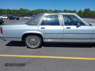 1989 Ford Crown Victoria z VIN 2FABP74F3KX201705, wystawiony jako IAAI lot #42318605 z przebiegiem 93 429 mil mil oraz . Historia ofert i sprzedaży dostępna na DreamBid. Obrazek 12.