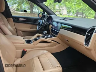 2019 Porsche Cayenne z VIN WP1AA2AY0KDA01354, wystawiony jako Copart lot #57595785 z przebiegiem 73 889 mil mil oraz Szkoda całkowita • Salvage title. Historia ofert i sprzedaży dostępna na DreamBid. Obrazek 5.