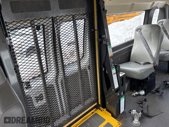 2014 Ford Econoline Cargo Commercial with VIN 1FTNS2EW6EDA97603, listed as a Copart auction lot 47958945 with 112,974 mi miles and Clean Title. Bid and sale history available at carsss.com. Image 9.