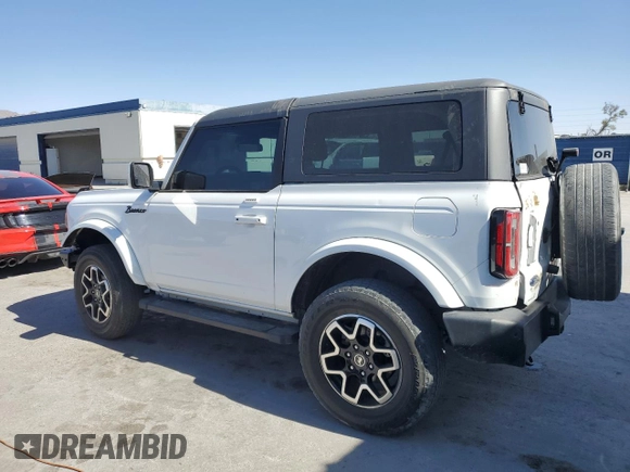2022 Ford Bronco z VIN 1FMDE5AHXNLB15534, wystawiony jako Copart lot #55358795 z przebiegiem 45 730 mil mil oraz Szkoda całkowita • Salvage title. Historia ofert i sprzedaży dostępna na DreamBid. Obrazek 2.
