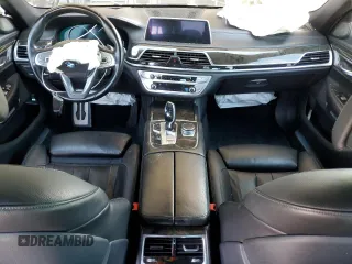 2016 BMW 7 Series 740i z VIN WBA7E2C55GG547282, wystawiony jako Copart lot #57740095 z przebiegiem Nie podano mil oraz Szkoda całkowita • Salvage title. Historia ofert i sprzedaży dostępna na DreamBid. Obrazek 8.