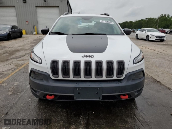 2017 Jeep Cherokee Trailhawk z VIN 1C4PJMBS3HW569628, wystawiony jako Copart lot #57105855 z przebiegiem 127 637 mil mil oraz Szkoda całkowita • Salvage title. Historia ofert i sprzedaży dostępna na DreamBid. Obrazek 5.