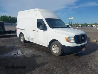 2020 Nissan NV Cargo SV z VIN 1N6BF0LY5LN810818, wystawiony jako IAAI lot #42051143 z przebiegiem 86 560 mil mil oraz . Historia ofert i sprzedaży dostępna na DreamBid. Obrazek 1.