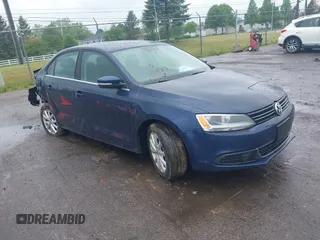 2013 Volkswagen Jetta SE z VIN 3VWDX7AJ0DM427871, wystawiony jako IAAI lot #42264288 z przebiegiem 178 983 mil mil oraz . Historia ofert i sprzedaży dostępna na DreamBid. Obrazek 1.