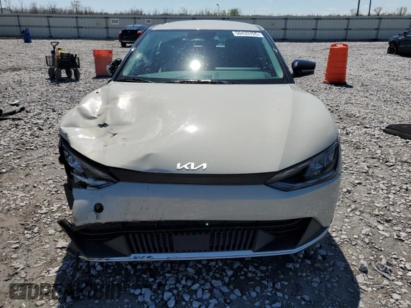 2024 Kia EV6 Light Long Range z VIN KNDC34LAXR5218298, wystawiony jako Copart lot #50439705 z przebiegiem 8 036 mil mil oraz Szkoda całkowita • Salvage title. Historia ofert i sprzedaży dostępna na DreamBid. Obrazek 5.