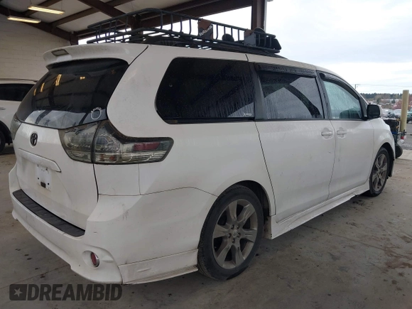 2011 Toyota Sienna SE with VIN 5TDXK3DC0BS060424, listed as a IAAI auction lot 41895621 with 149,332 mi miles. Bid and sale history available at carsss.com. Image 4.